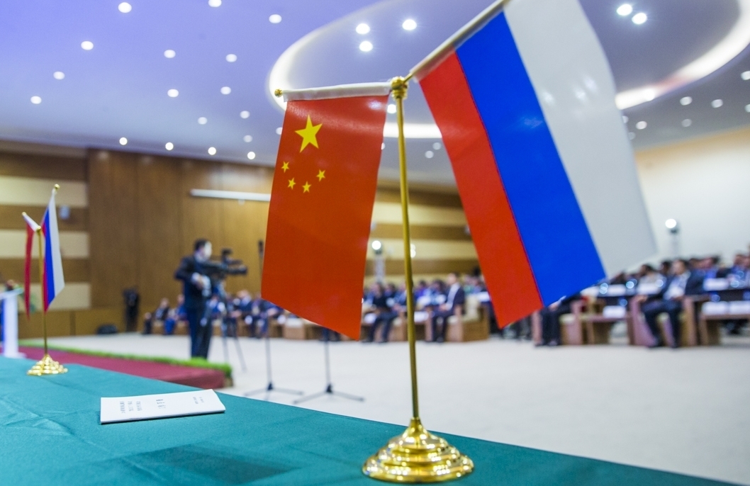 Россия и Китай будут вместе противостоять политике запугивания - заявили в МИД КНР