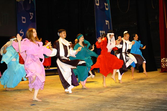 Народный еврейский музыкально-драматический театр отметил юбилей , Фото с места события собственное