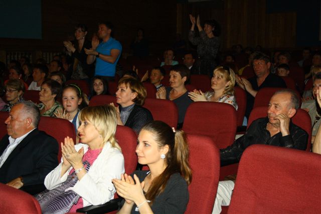 Народный еврейский музыкально-драматический театр отметил юбилей , Фото с места события собственное