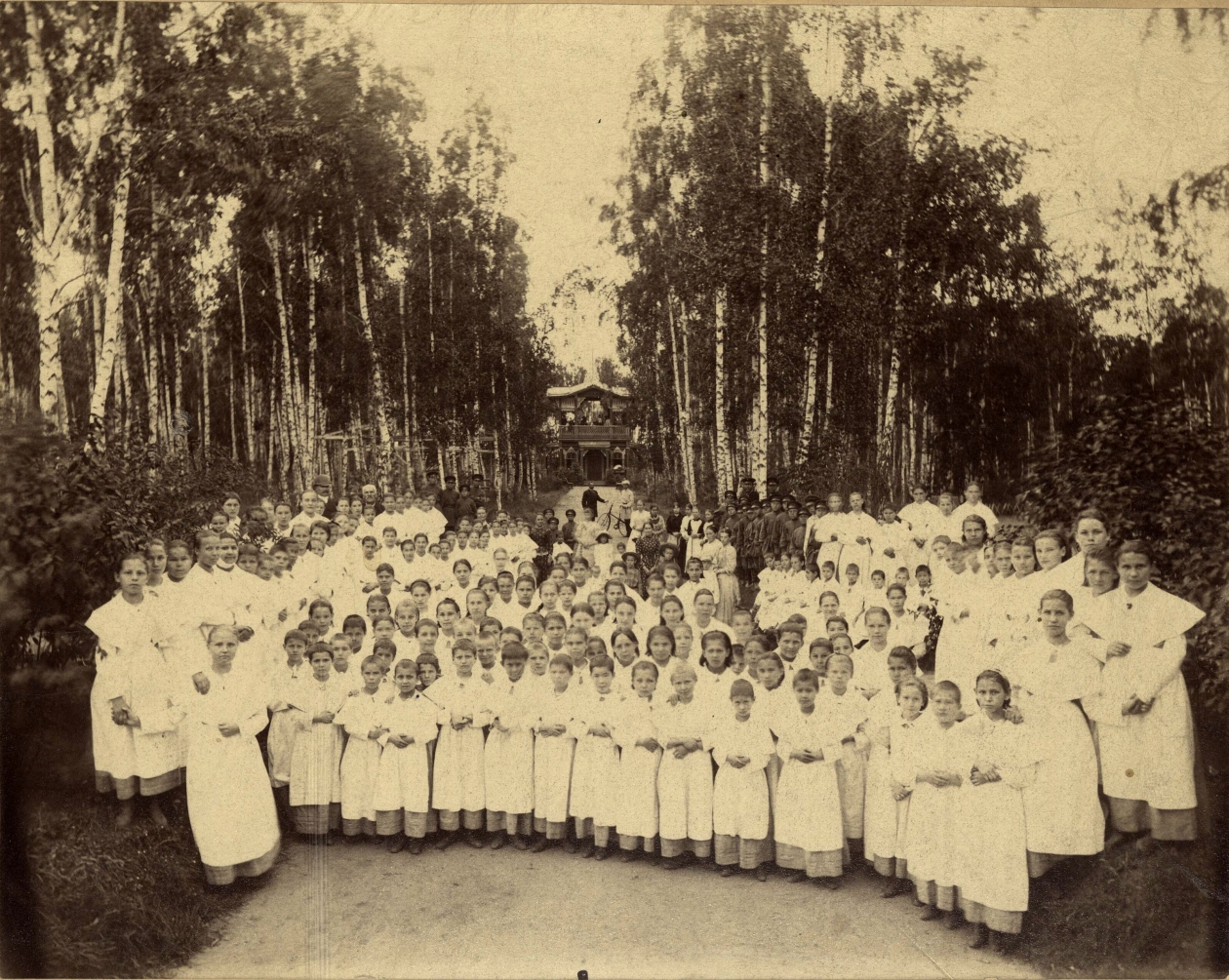 Воспитанницы Иркутского сиропитального дома, 1891 год