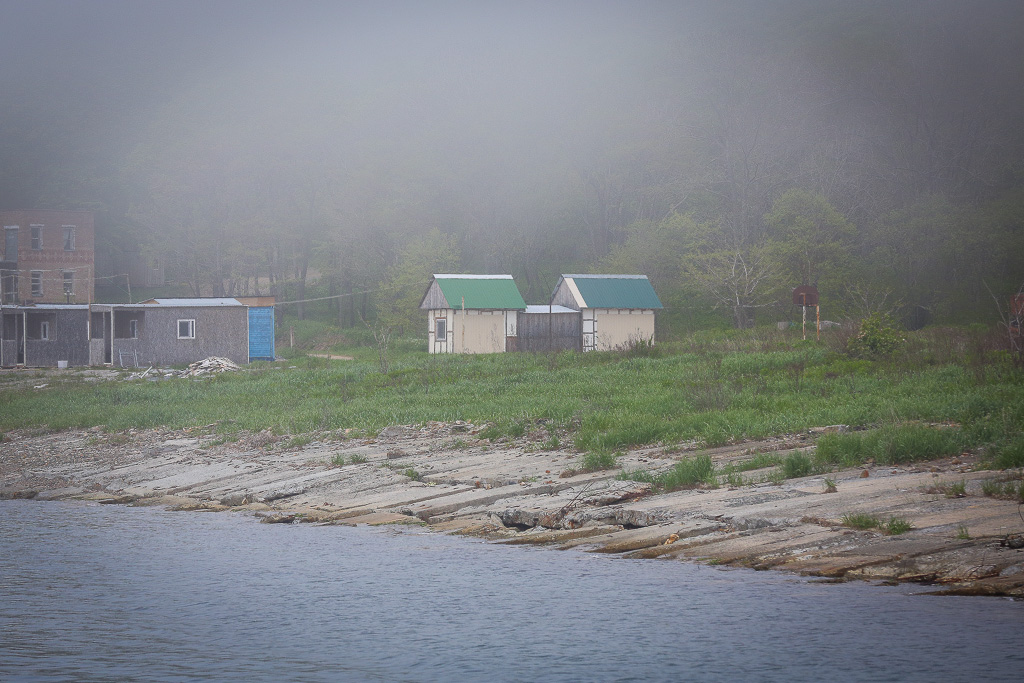 Дорога к островам проходит по территории базы, Фото с места события собственное