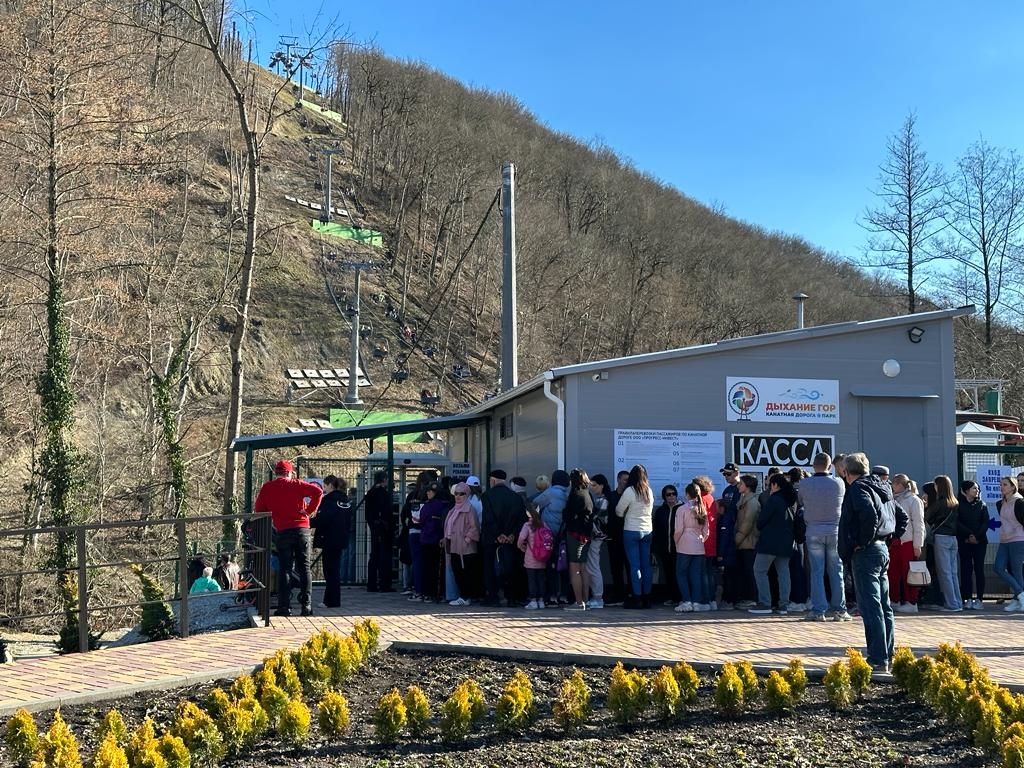 Гигантские толпы туристов: в Геленджике и Горячем Ключе 8 марта прошла "репетиция" лета