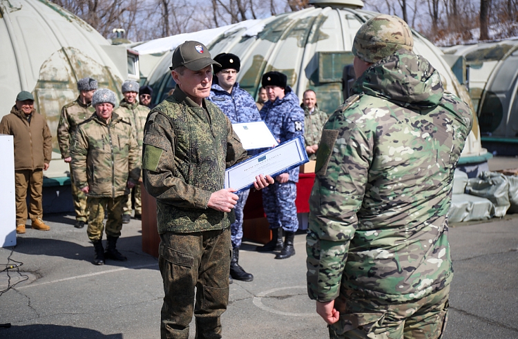 Губернатор Приморья наградил участников СВО Диана Шарафулисламова (Правительство Приморского края)