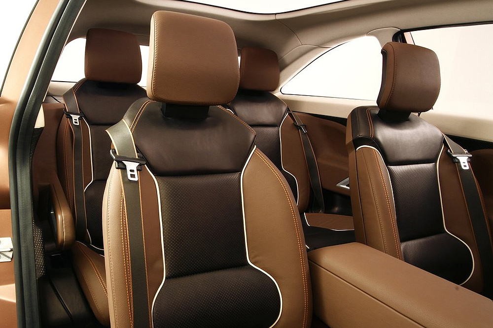 Салон, Фото с места события из других источников