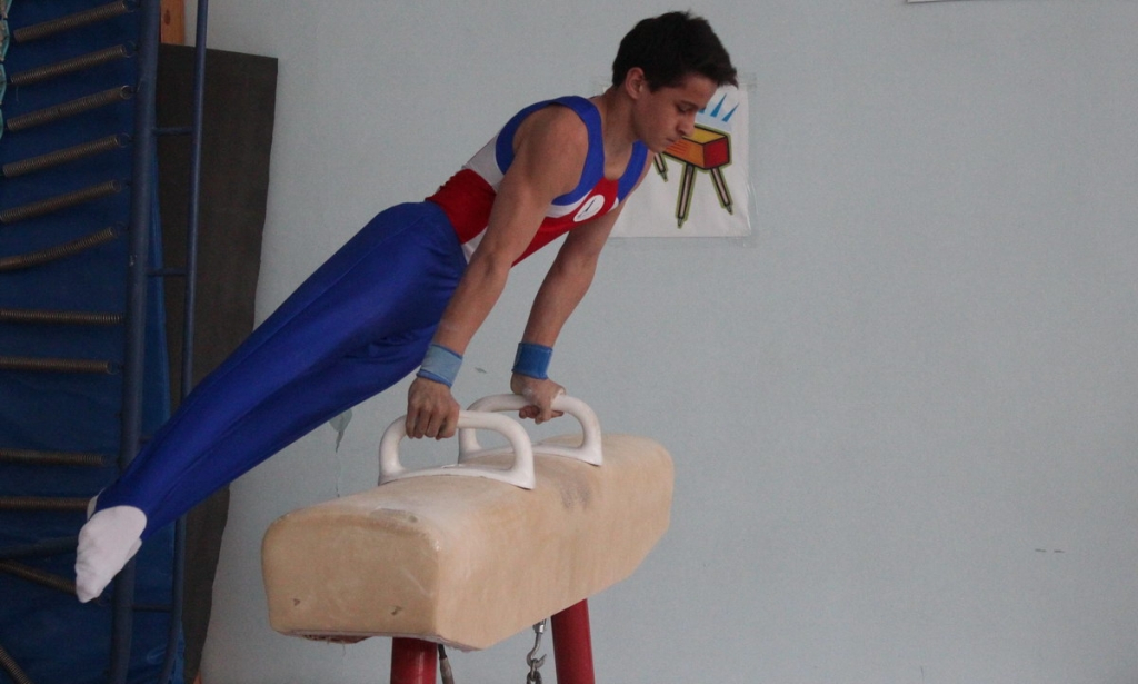 Бронзу завоевал сахалинский гимнаст на международных соревнованиях пресс-служба министерства спорта и туризма