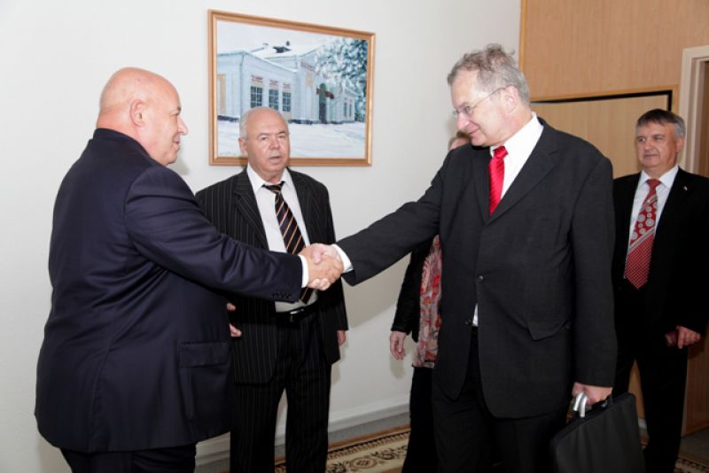 Возможности экономического сотрудничества обсудили Генконсул ФРГ и спикер парламента ЕАО, Фото с места события из других источников