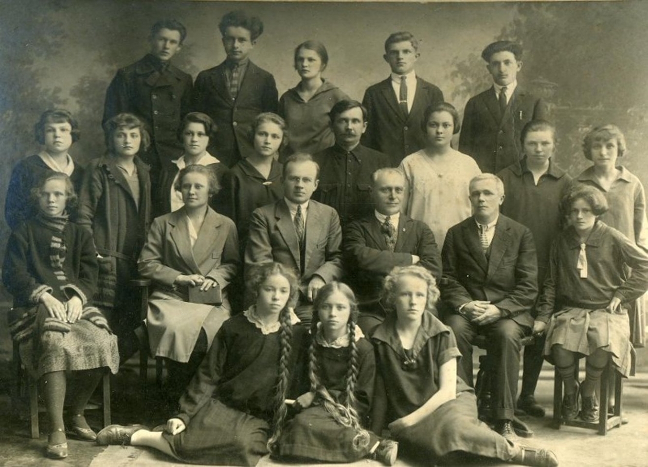 Выпускники школы № 17, Владивосток, 1920-е гг