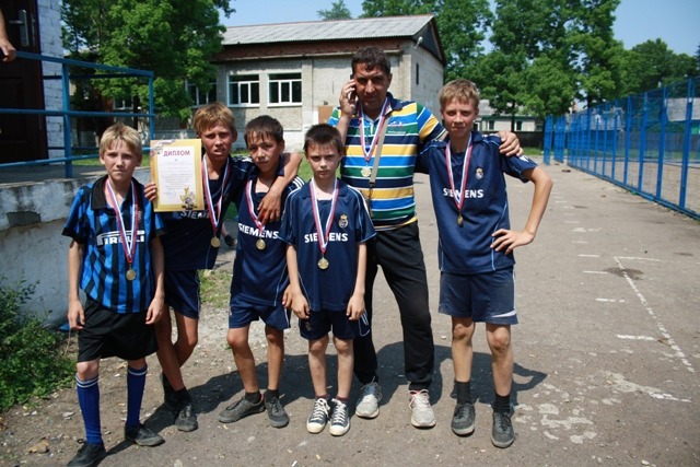 Мальчишки из м-на Биробиджан-2 победили в старшей группе, Фото с места события собственное