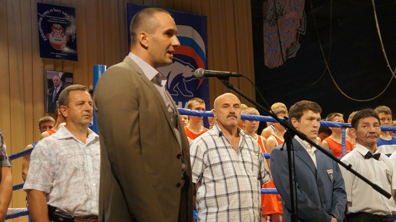 Александр Фадеев, Фото с места события собственное