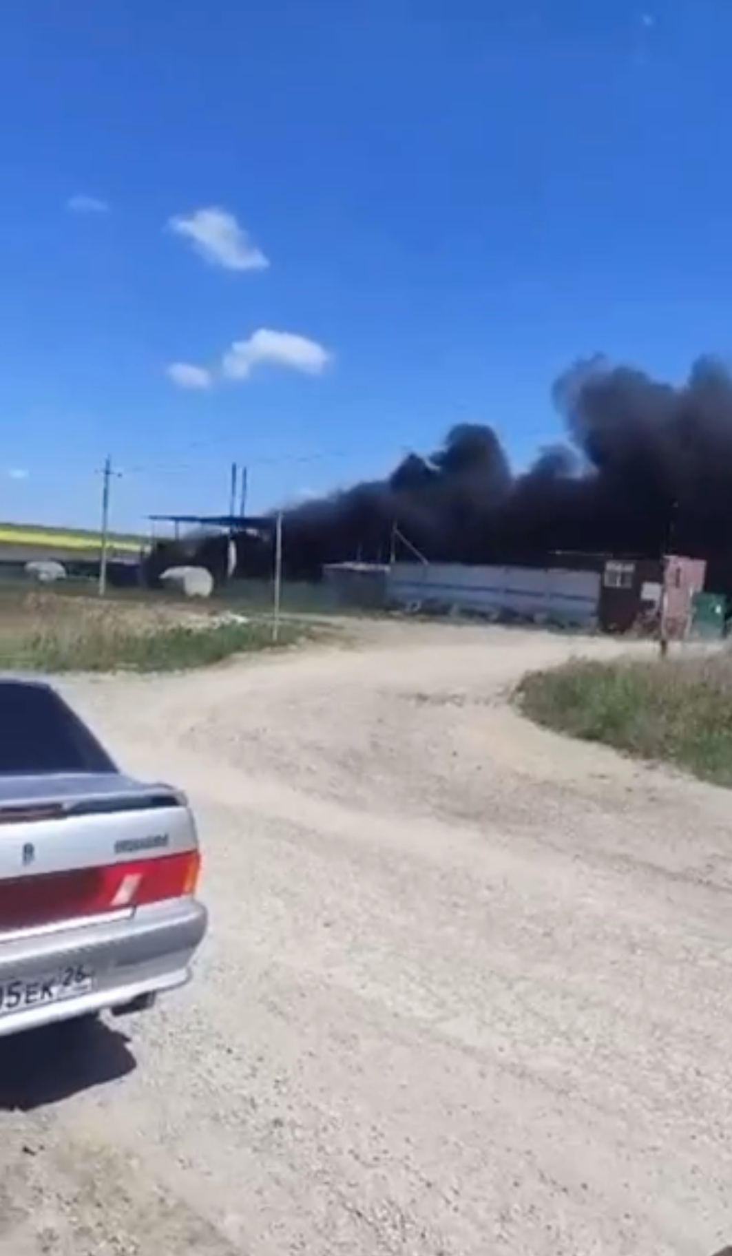 Бочки с мазутом загорелись рядом с заводом в хуторе Ташла Ставрополье с огоньком