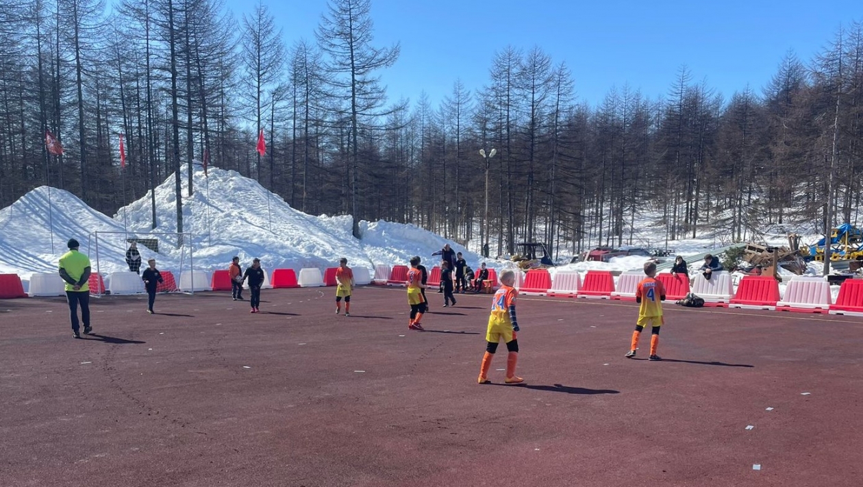 Первый детский турнир по футболу прошел на "Снегорке" в Магадане
