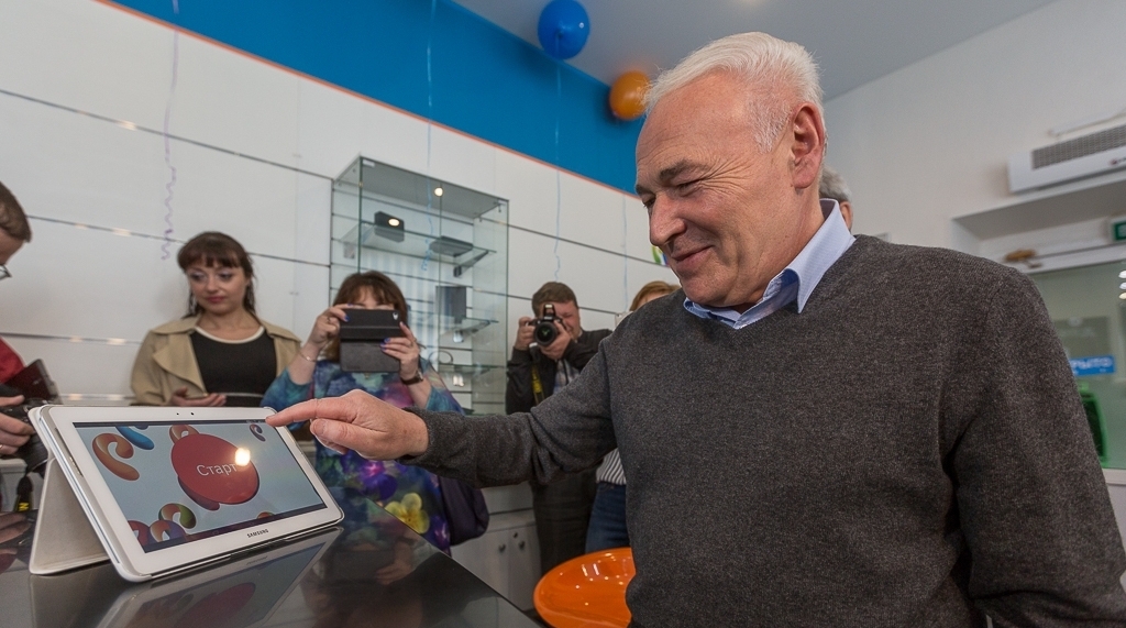 Владимир Печеный дал старт быстрому интернету в Магадане Юлия Чухломина, ИА MagadanMedia