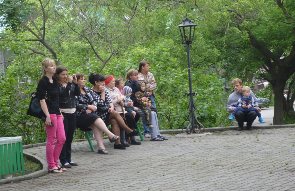 Насладиться живой музыкой пришли горожане всех возрастов, Фото с места события собственное