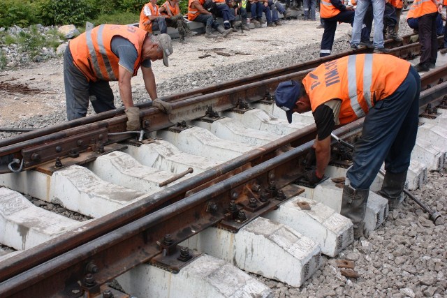 Подъездной путь ГОК примкнул к Транссибу, Фото с места события из других источников