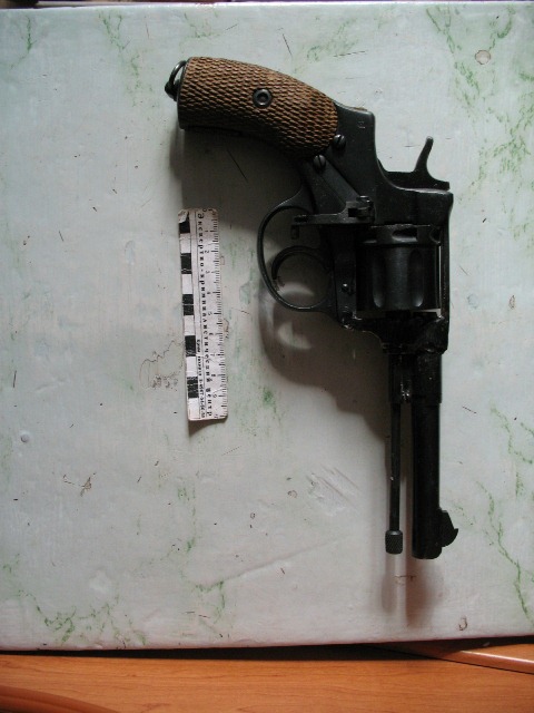 Все оружие и боеприпасы готовы для стрельбы, Фото с места события из других источников