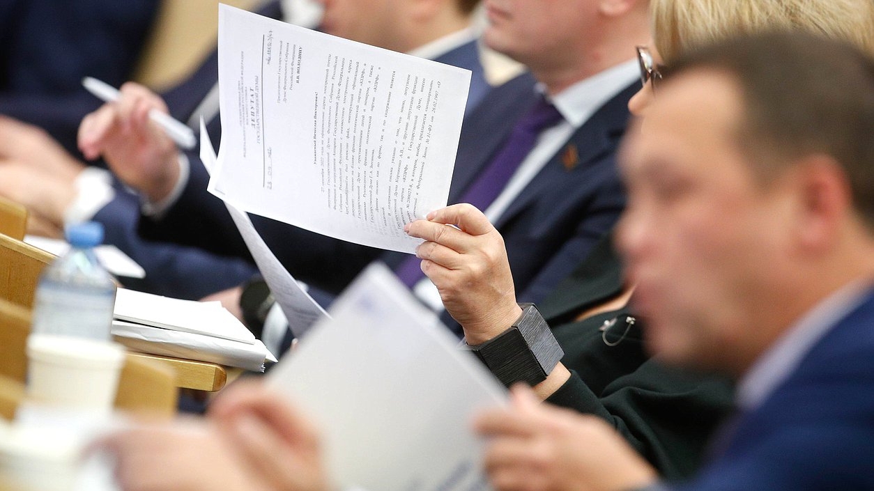 В Госдуме высказались насчет перевода россиян на шестидневную рабочую неделю Пресс-служба ГД