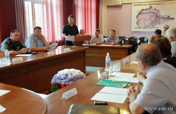 Идет заседание комиссии, Фото с места события из других источников