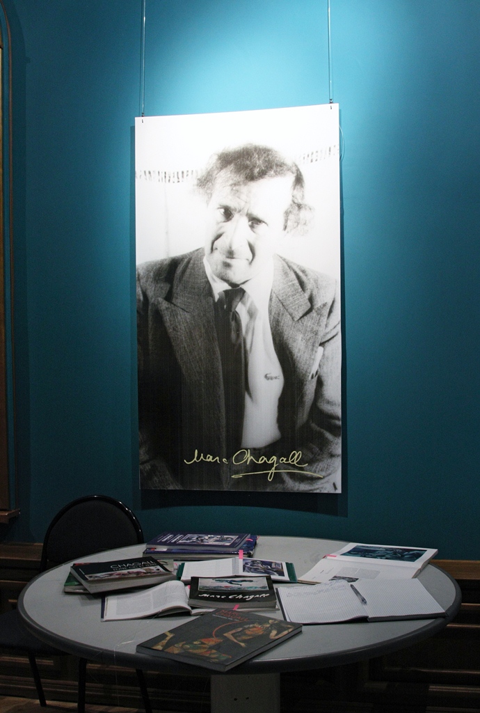 Выставка картин в Приморской картинной галерее, Фото с места события из других источников