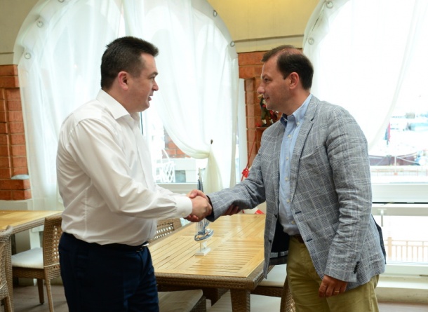 Губернатор Приморья встретился с известным журналистом Сергеем Брилевым, Фото с места события из других источников