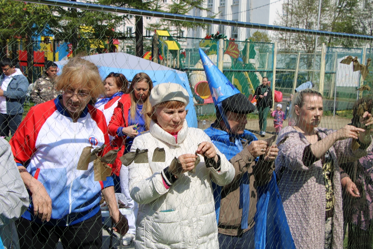 Колымчане в День России приняли участие в партийной акции "Народная сеть" ЕР