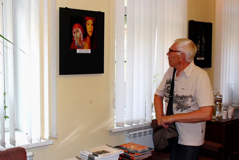 Техника "тромплей", Фото с места события собственное