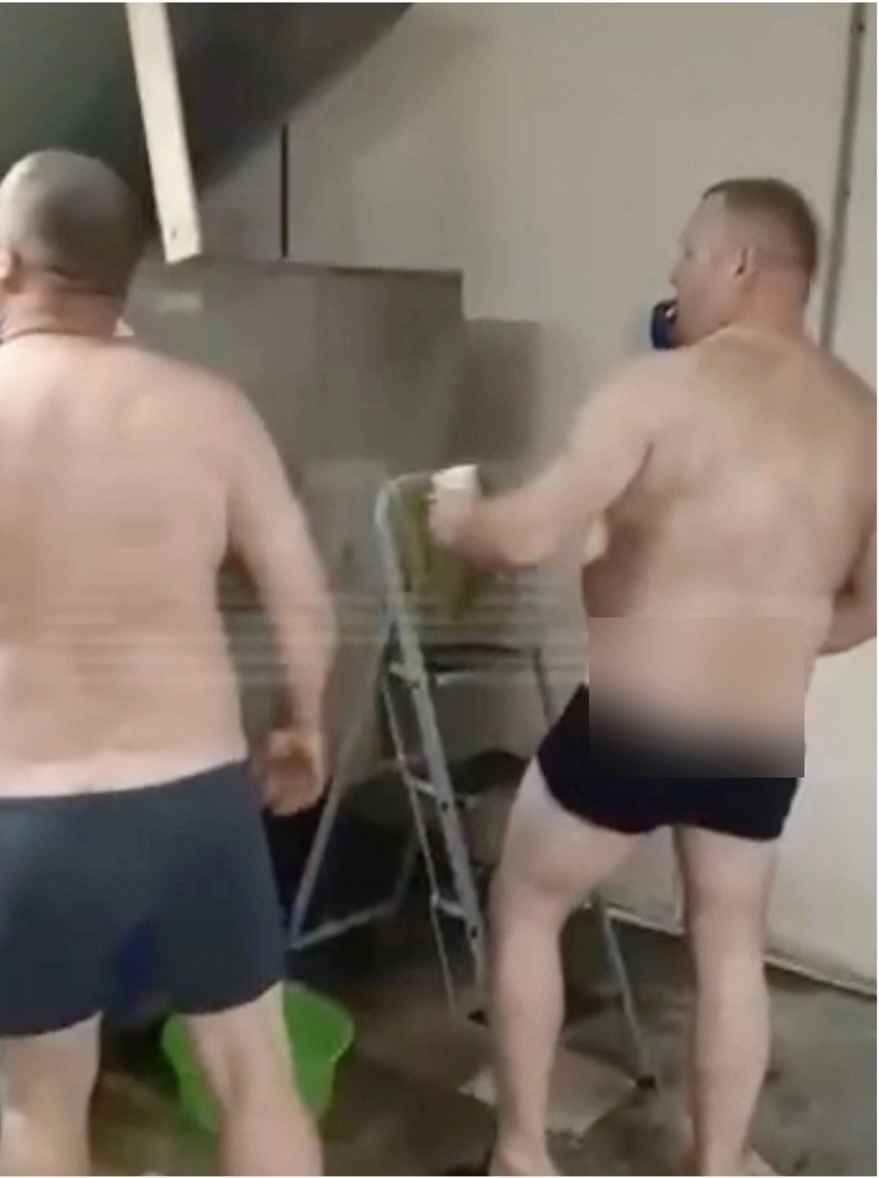 Скандал с купанием голых мужчин в молоке на ростовском заводе шокировал  ставропольцев - Stavropol.Media
