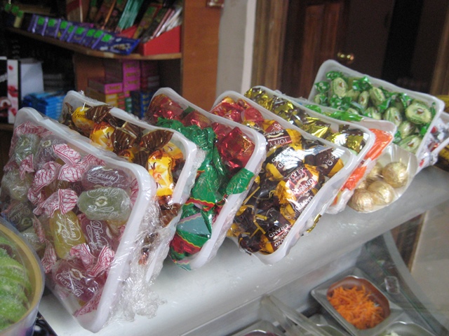 Сладостями от Рошен больше не смогут полакомиться сахалинцы, Фото с места события собственное