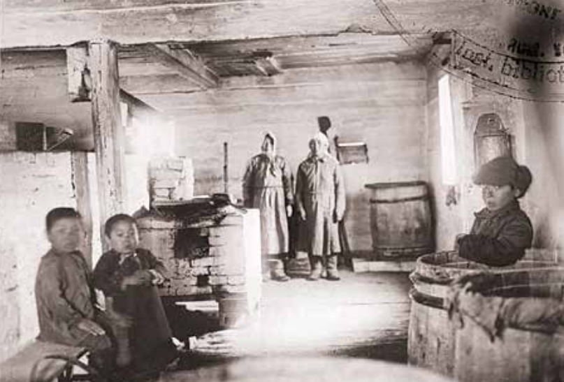 Внутренний вид пекарни коммуны "Хубисхал". 1934 г.