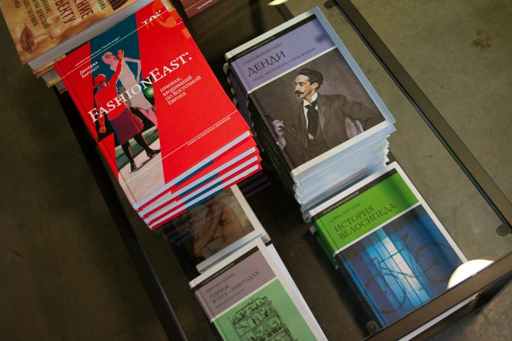  В читальном зале и книжном магазине гостям представили уникальные книги, Фото с места события собственное