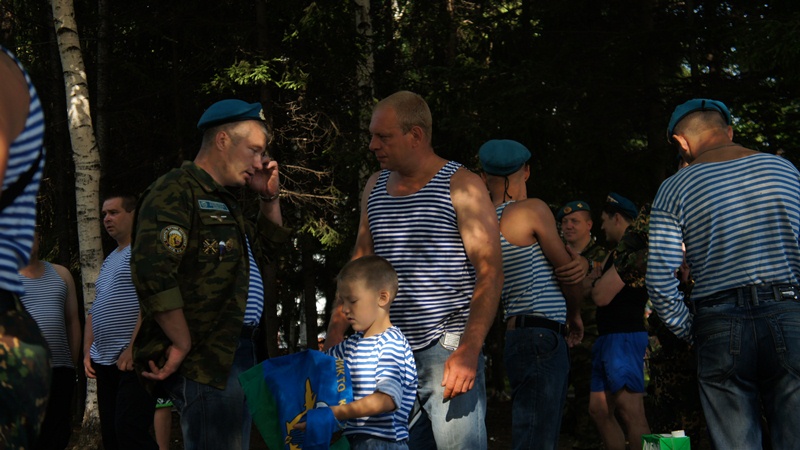 Смена подрастает, Фото с места события собственное