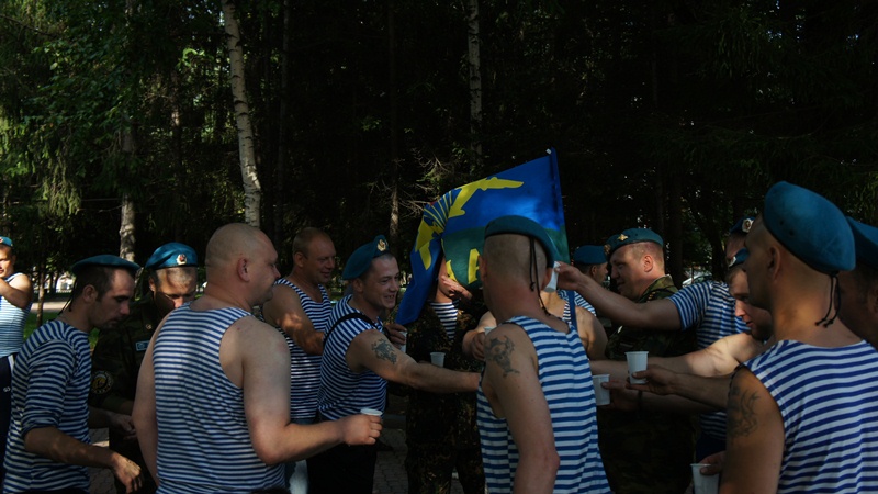 За ВДВ!, Фото с места события собственное