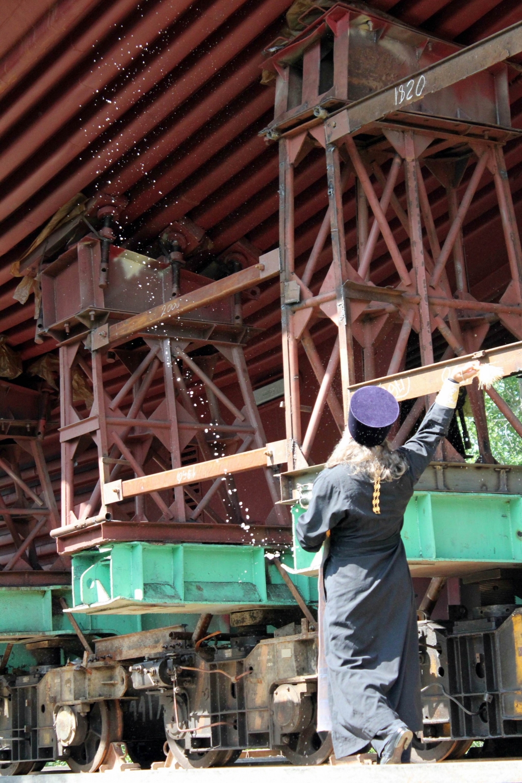 Буксир торжественно спустил на воду Хабаровский судостроительный завод, Фото с места события собственное