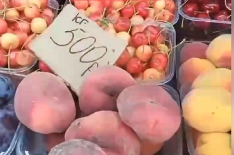 Цены на фрукты 2024. Как ценится фрукт резьнч. Цены на фрукты в Абхазии 2023г. Стоимость фруктов в БФ В трейдах. Ц рынок Таганрог цены на фрукты февраль 24 год.