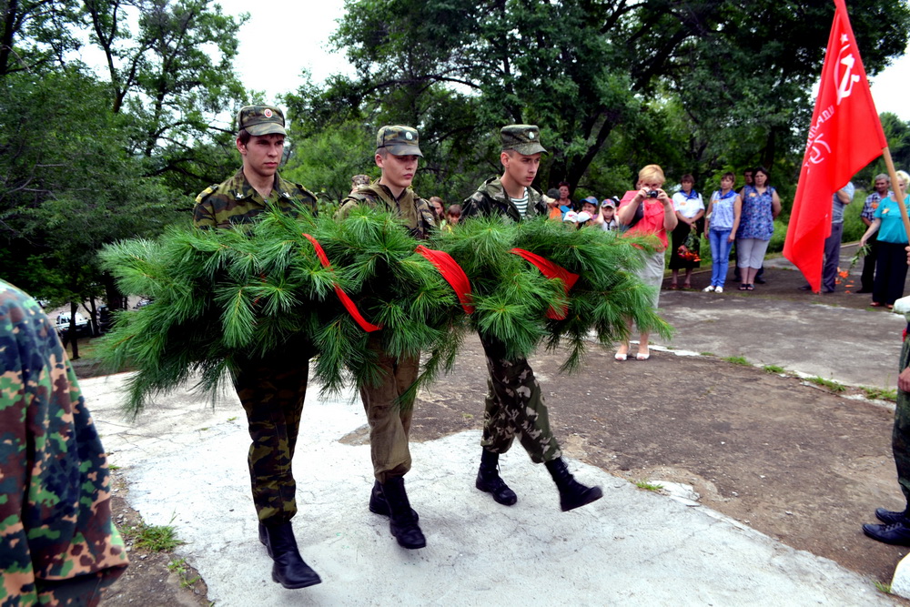 Рокада - 68 в Приморье. Возложение венка , Фото с места события собственное