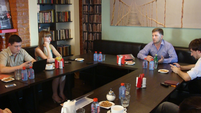 Депутат Госдумы Сергей Фургал встретился с блогерами Хабаровска, Фото с места события собственное