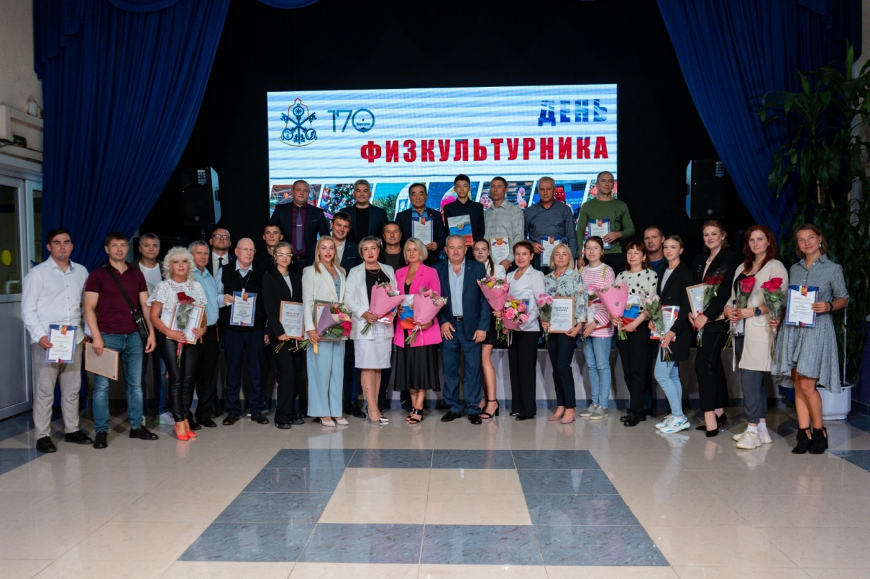 Представителей спортшкол наградили почетными грамотами в честь Дня физкультурника пресс-служба администрации Корсаковского городского округа