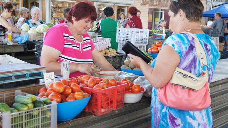 Биробиджанцы предпочитают желтый картофель, Фото с места события собственное