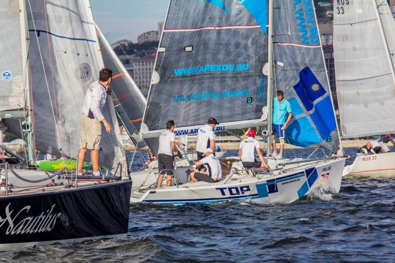 Участники парусной регаты, Фото с места события из других источников