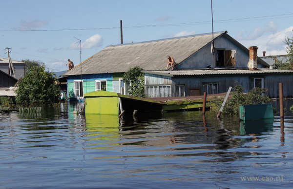 Жители ЕАО - на крышах своих домов, Фото с места события из других источников