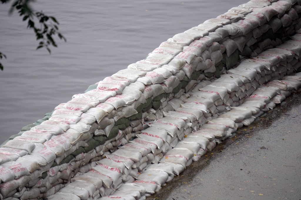 Наводнение еще сильней затопило центральную набережную Хабаровска, Фото с места события собственное