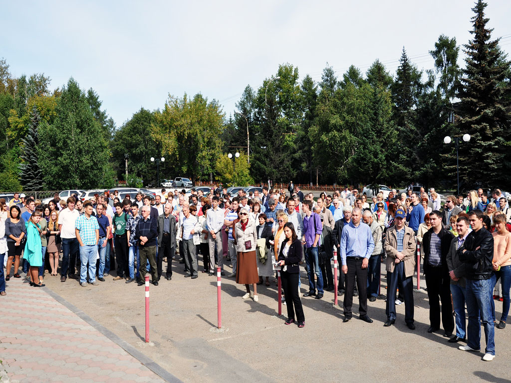 Митинг, Фото с места события собственное