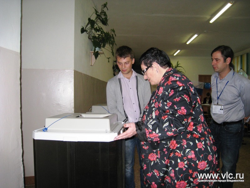 Светлана Морозова на участке Пресс-служба администрации Владивостока