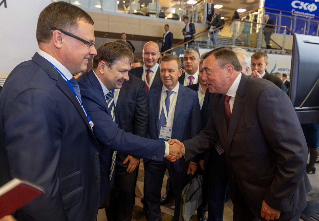 На Сахалине в международном форуме "Нефть и газ" приняли участие более 1000 участников