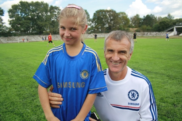 Самая популярная фотография сегодня - на фоне нового поля, Фото с места события собственное