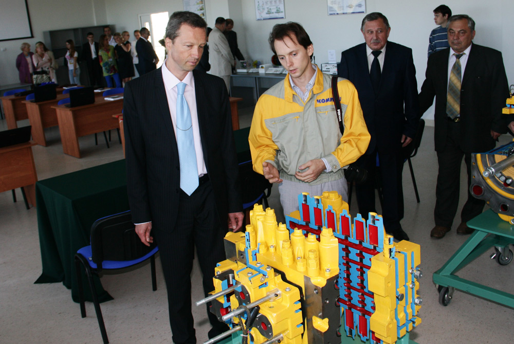 Подписание соглашения с KOMATSU , Фото с места события из других источников