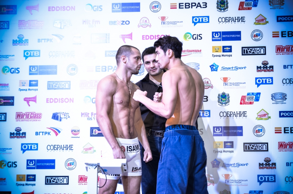 Константин Киреев слева, Фото с места события собственное