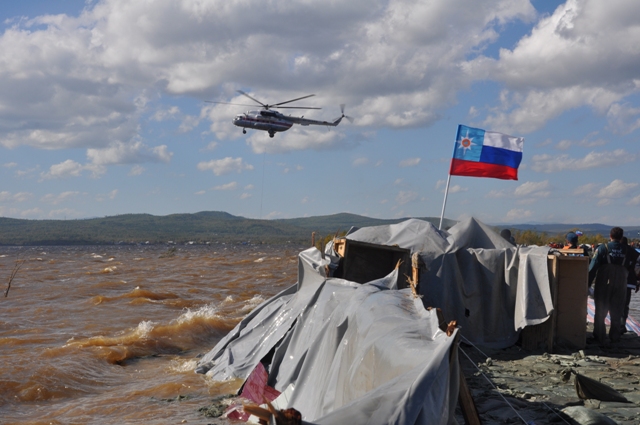 МЧС и солдаты спасают Комсомольск-на-Амуре от затопления, Фото с места события из других источников