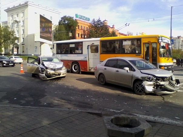 Серьезное ДТП произошло вблизи главной площади Хабаровска ИА AmurMedia