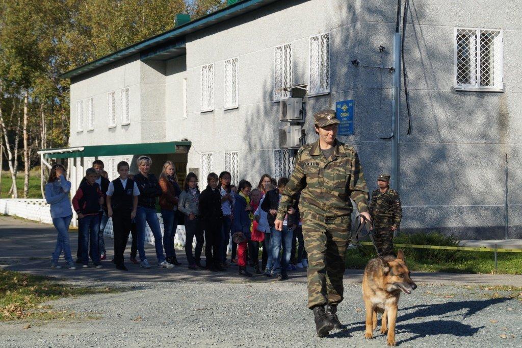 Базу ОМОН "атаковали" гимназисты из Южно-Сахалинска, Фото с места события из других источников