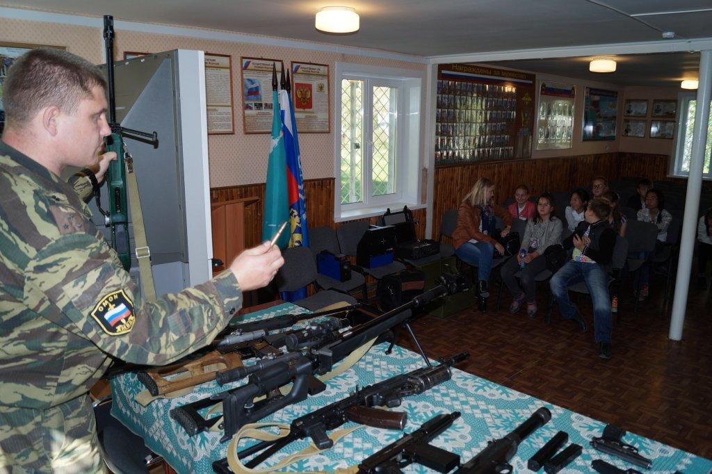 Лекция об оружии, Фото с места события из других источников